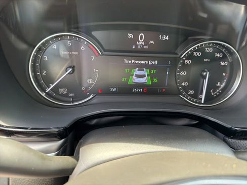 Certified 2024 Cadillac XT5 Luxury FWD image 17