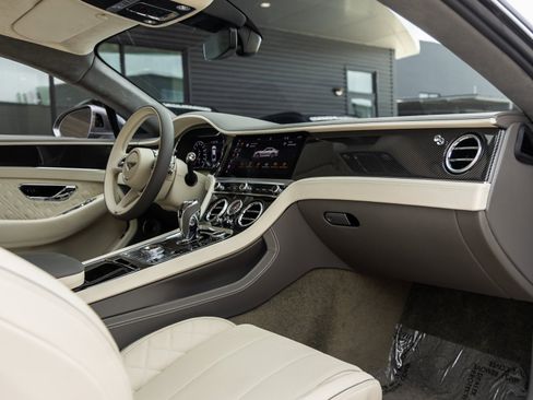 Used 2022 Bentley Continental GT image 44