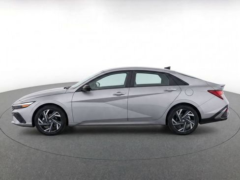 Used 2025 Hyundai Elantra SEL FWD image 6