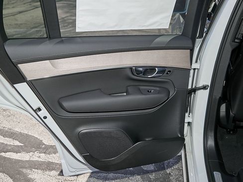 New 2025 Volvo XC90 T8 Plus w/ Protection Package Premier image 17