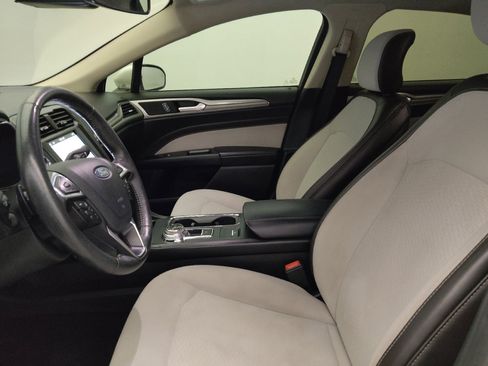 Used 2019 Ford Fusion SE w/ Equipment Group 151A FWD image 17