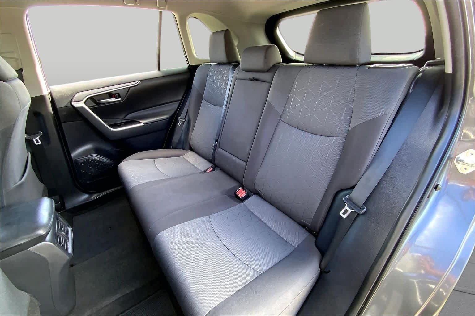 Used 2021 Toyota RAV4 XLE FWD image 20