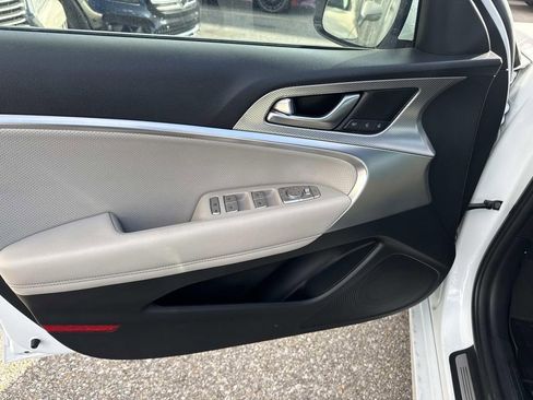 Used 2022 Genesis G70 3.3T image 18