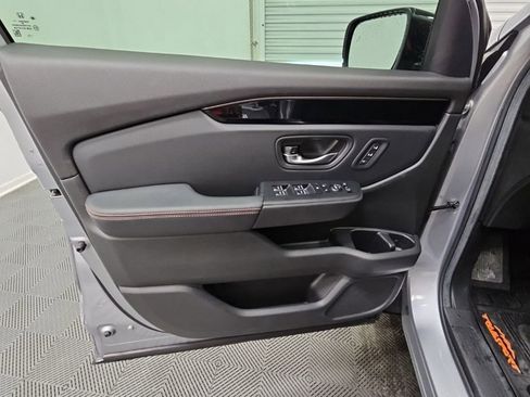 Used 2025 Honda Pilot TrailSport image 28
