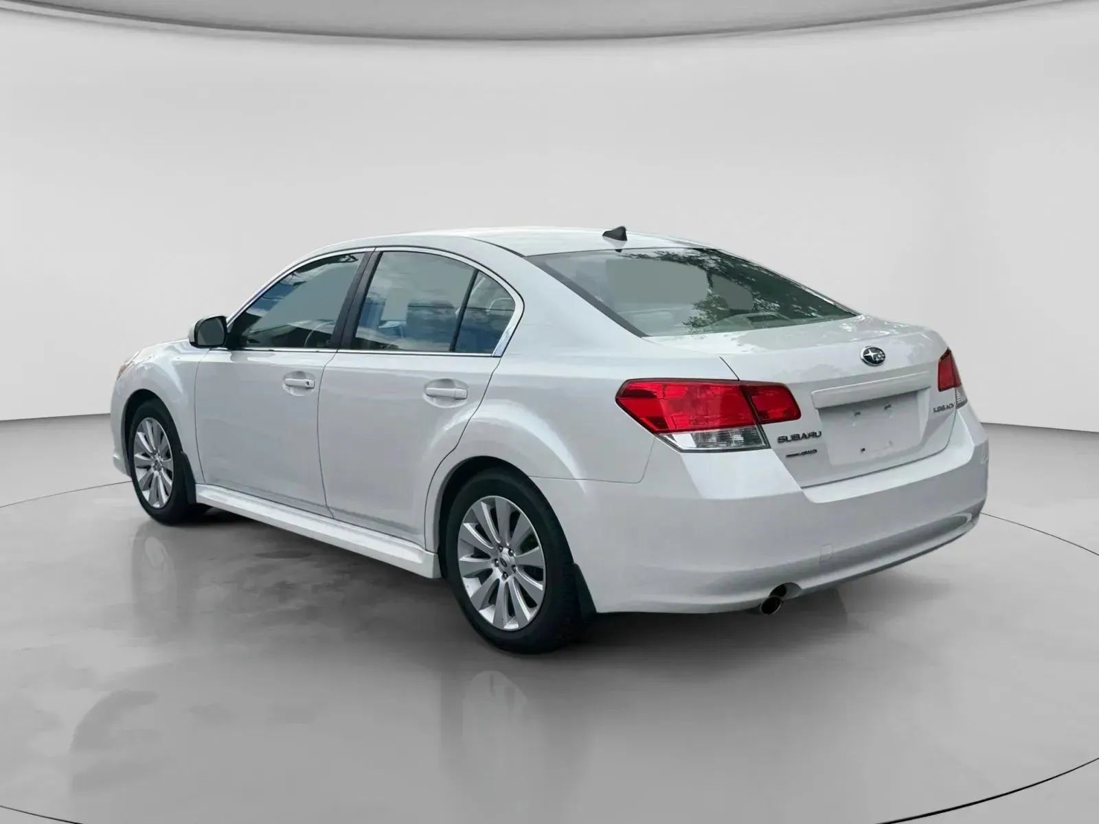 Used 2011 Subaru Legacy 2.5i Limited AWD/4WD image 3