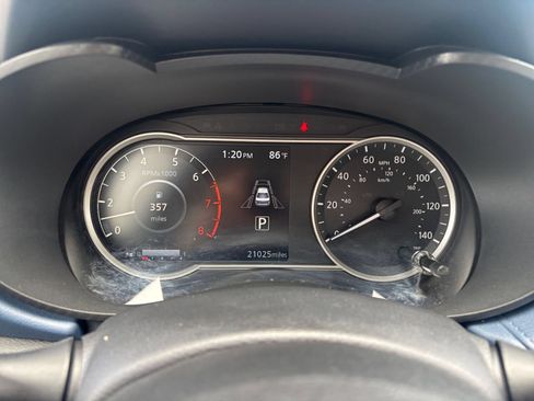 Used 2025 Nissan Versa SV FWD image 38