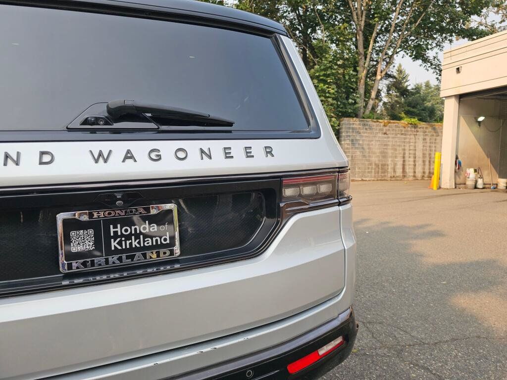 Used 2024 Jeep Grand Wagoneer L Series II w/ Quick Order Packagew 28T AWD/4WD image 17