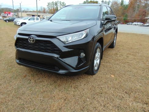 Used 2020 Toyota RAV4 XLE w/ All Weather Liner Package image 19