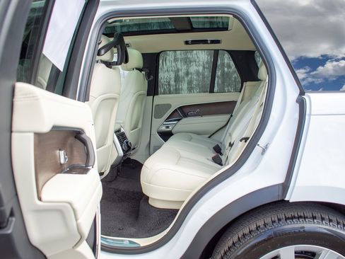 New 2026 Land Rover Range Rover SE image 21