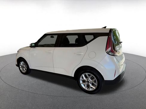 Used 2025 Kia Soul LX w/ LX Technology Package FWD image 10