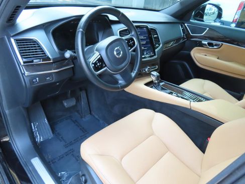 Used 2017 Volvo XC90 T6 Momentum w/ Vision Package AWD/4WD image 10
