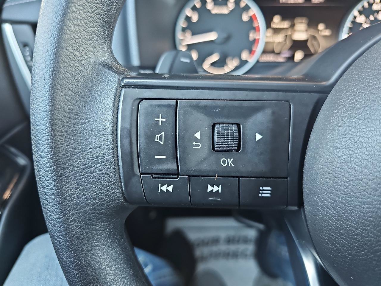 Used 2024 Nissan Rogue S AWD/4WD image 18