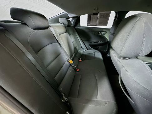 Used 2017 Chevrolet Malibu LT image 11