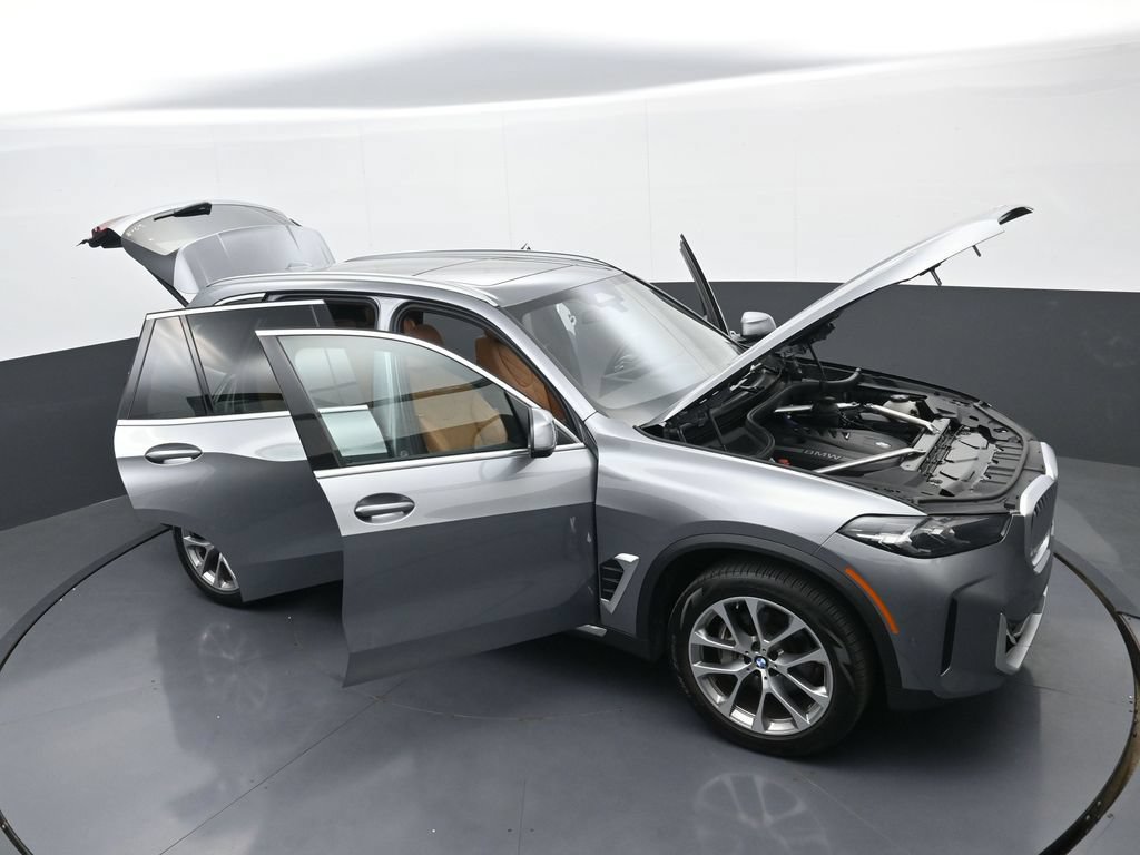 Used 2024 BMW X5 xDrive40i w/ Parking Assistance Package AWD/4WD image 36