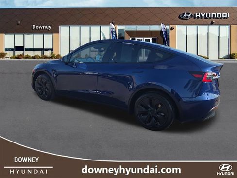 Used 2025 Tesla Model Y Long Range RWD image 3