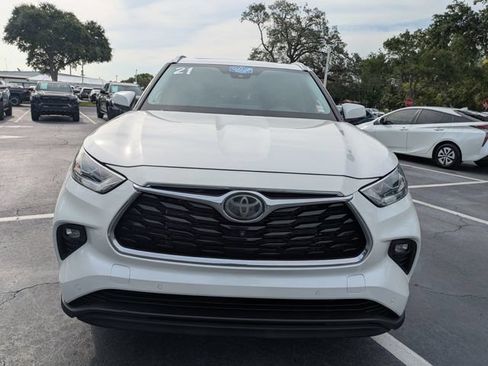 Used 2021 Toyota Highlander Limited FWD image 9