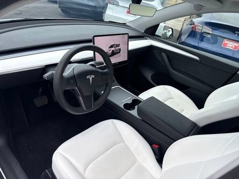 Used 2024 Tesla Model Y Long Range RWD image 11