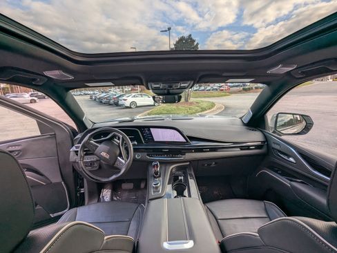 Used 2024 Cadillac Escalade Sport w/ LPO, ONYX Package image 12