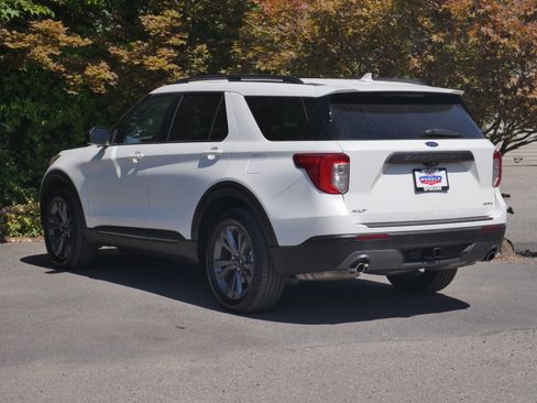 Certified 2023 Ford Explorer XLT w/ Equipment Group 202A AWD/4WD image 19