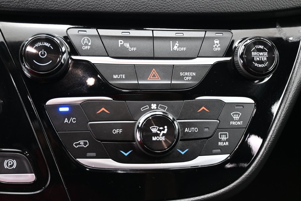 Used 2025 Chrysler Pacifica Select FWD image 21
