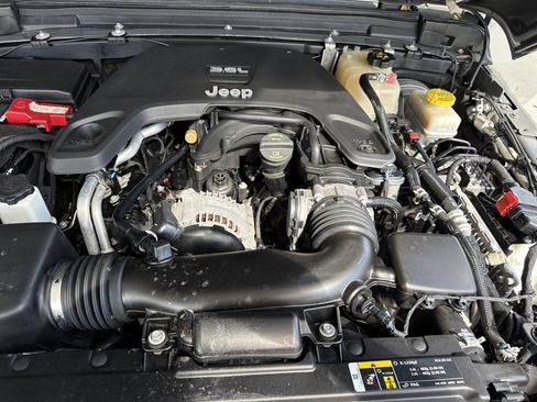 Used 2018 Jeep Wrangler Unlimited Sport S image 32