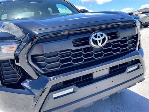 Used 2025 Toyota Tacoma TRD Off-Road AWD/4WD image 33