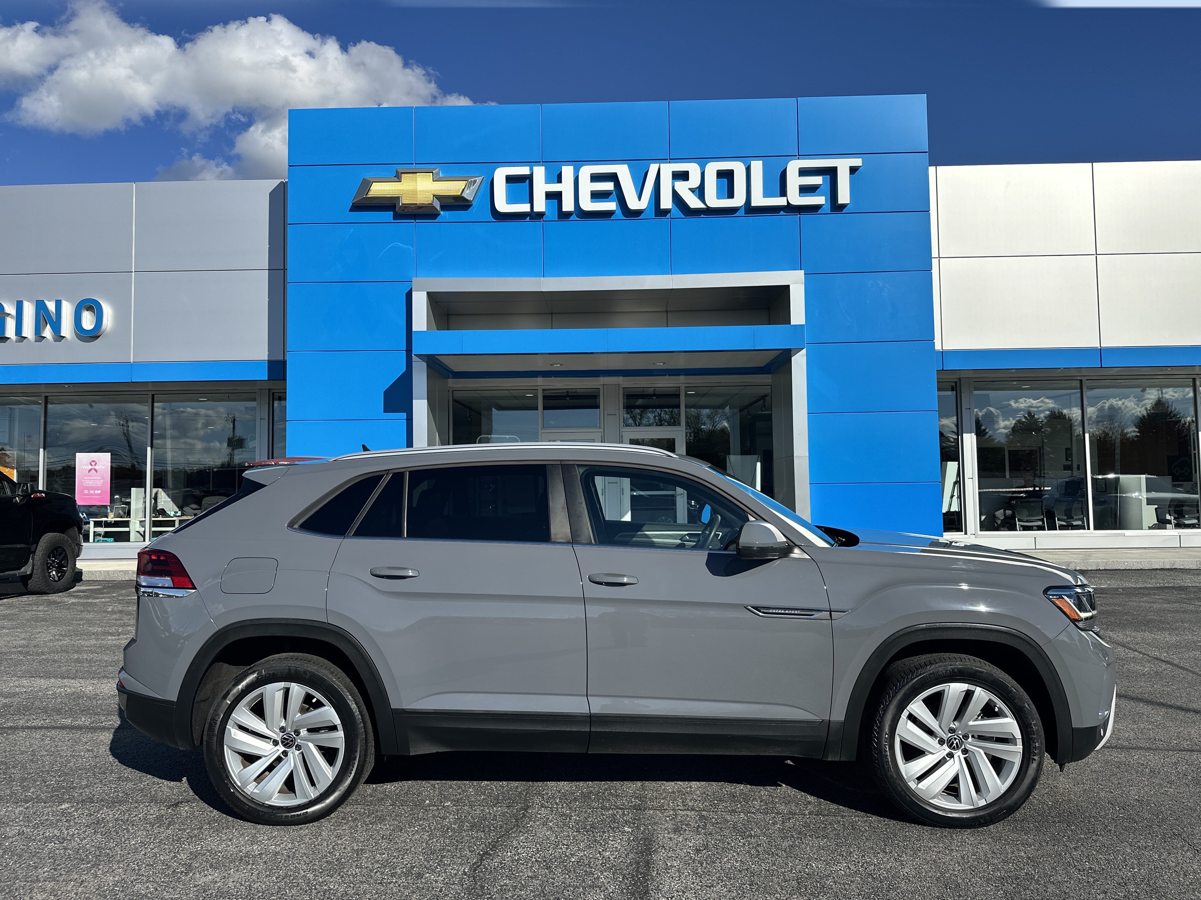 Used 2021 Volkswagen Atlas Cross Sport SE w/ Panoramic Sunroof Package AWD/4WD image 1
