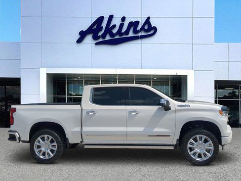 Used 2022 Chevrolet Silverado 1500 High Country w/ High Country Premium Package AWD/4WD image 1