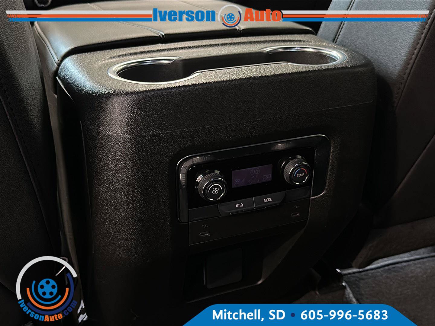 Used 2025 Chevrolet Suburban LT AWD/4WD image 28