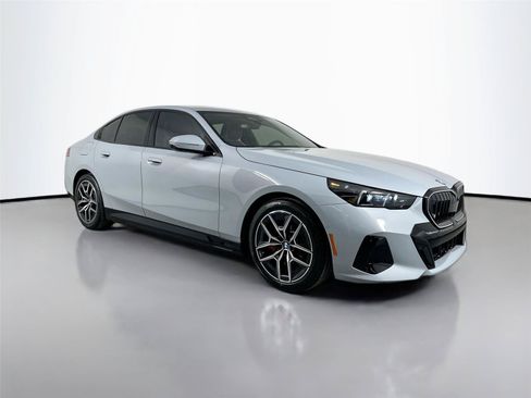 New 2026 BMW i5 eDrive40 w/ M Sport Package RWD image 5