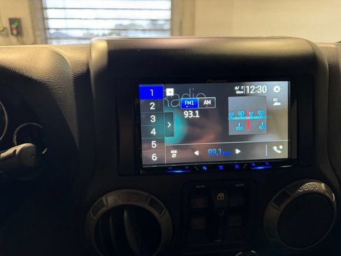 Used 2017 Jeep Wrangler Unlimited Sport w/ Quick Order Package 23S AWD/4WD image 11