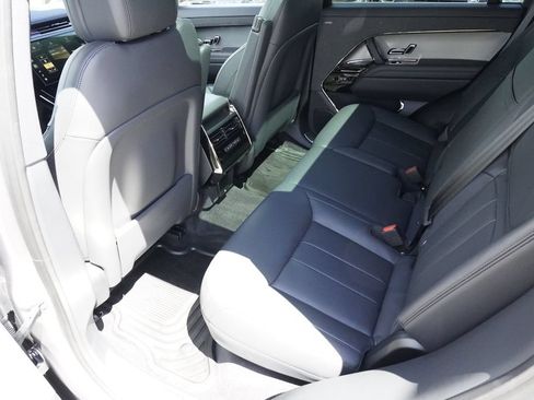 Used 2025 Land Rover Range Rover Sport SE AWD/4WD image 29