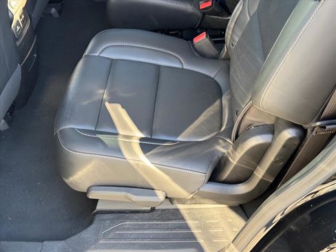 Used 2023 GMC Acadia SLT image 11