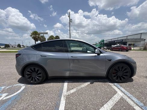 Used 2025 Tesla Model Y Performance AWD/4WD image 2