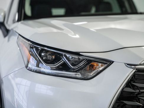 New 2026 Toyota Highlander Platinum image 13