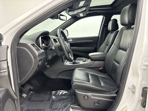 Used 2018 Jeep Grand Cherokee Limited image 25