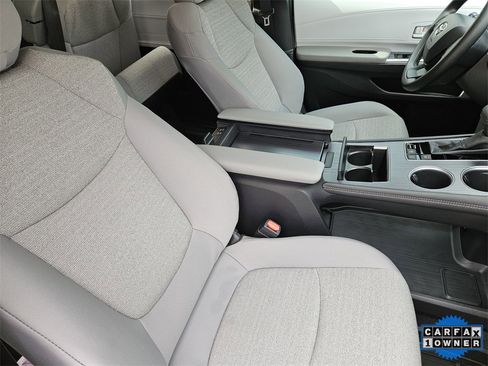 Used 2026 Toyota Sienna LE image 12