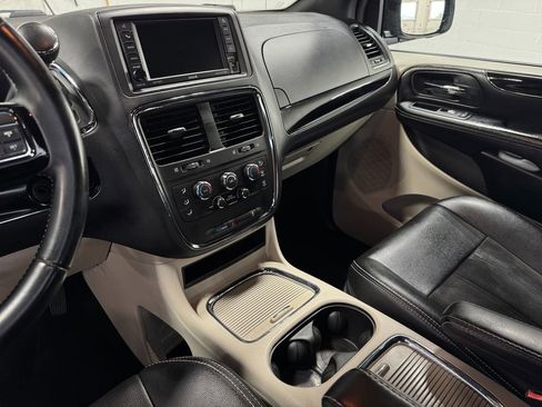 Used 2019 Dodge Grand Caravan SXT FWD image 20