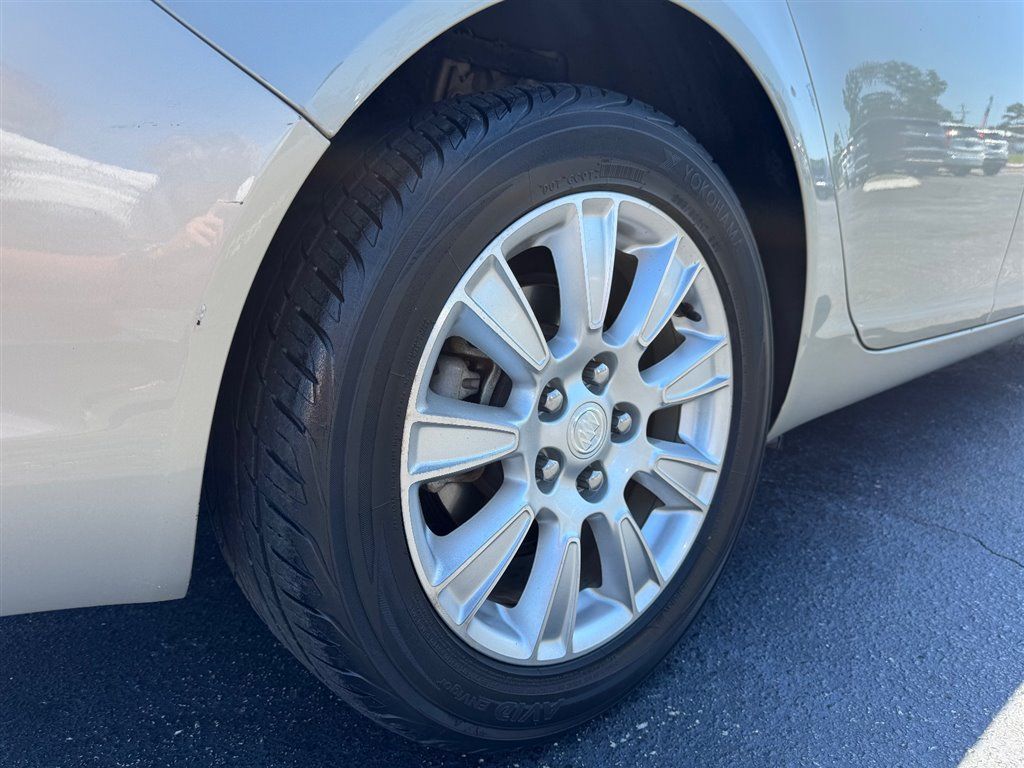 Used 2013 Buick Regal Leather FWD image 10