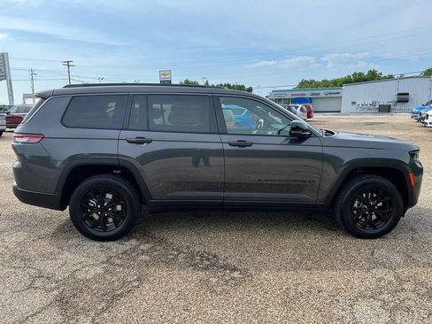 New 2026 Jeep Grand Cherokee L 4WD image 4