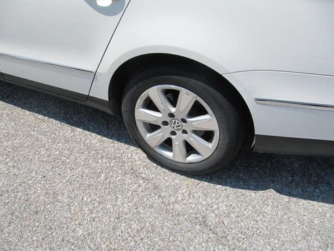Used 2006 Volkswagen Passat Value Edition image 5