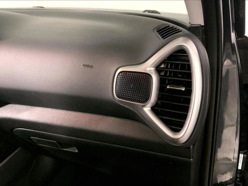 Used 2025 Kia Soul LX image 16