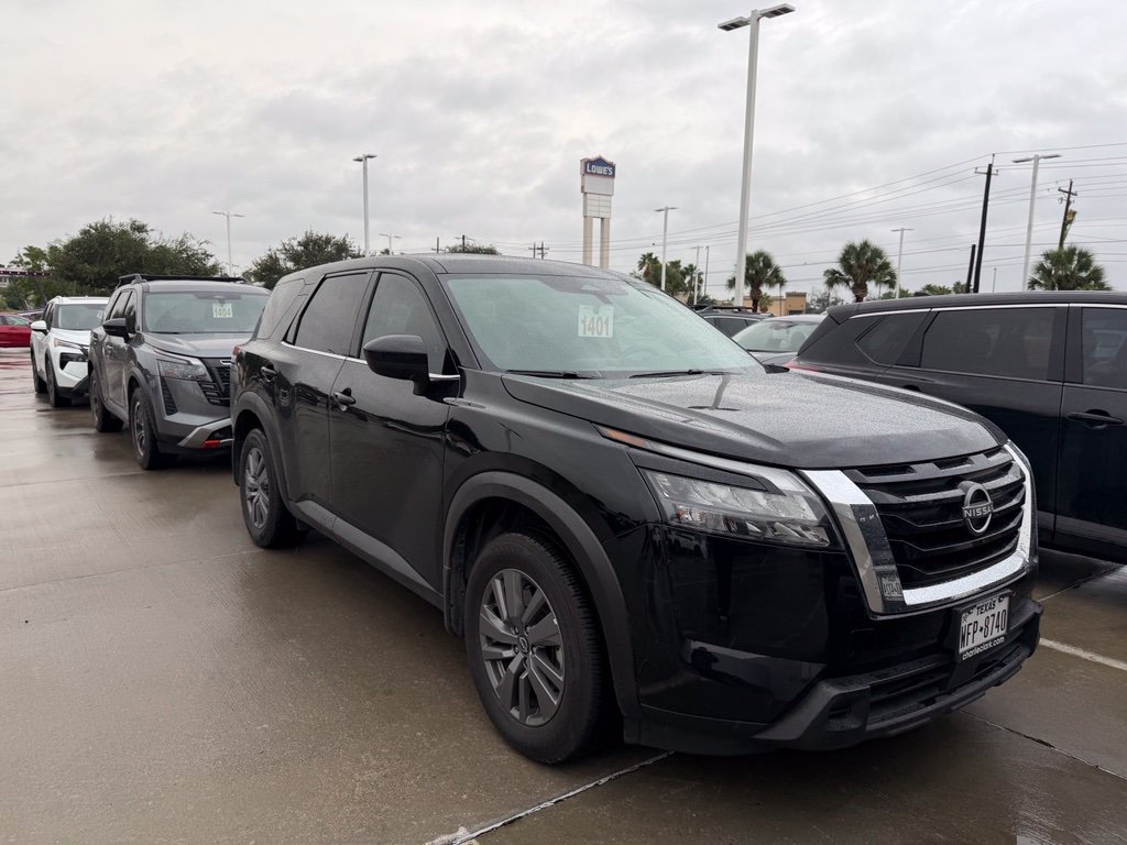 Used 2025 Nissan Pathfinder S FWD image 1
