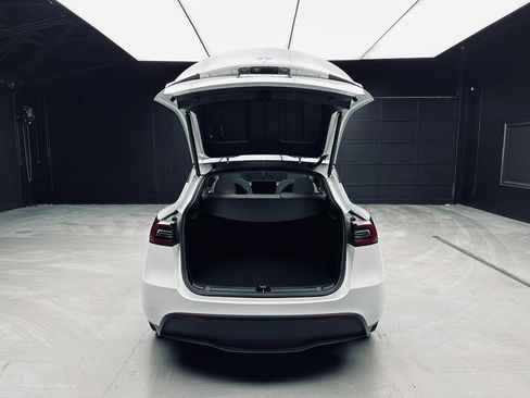 Used 2023 Tesla Model Y Long Range AWD/4WD image 40