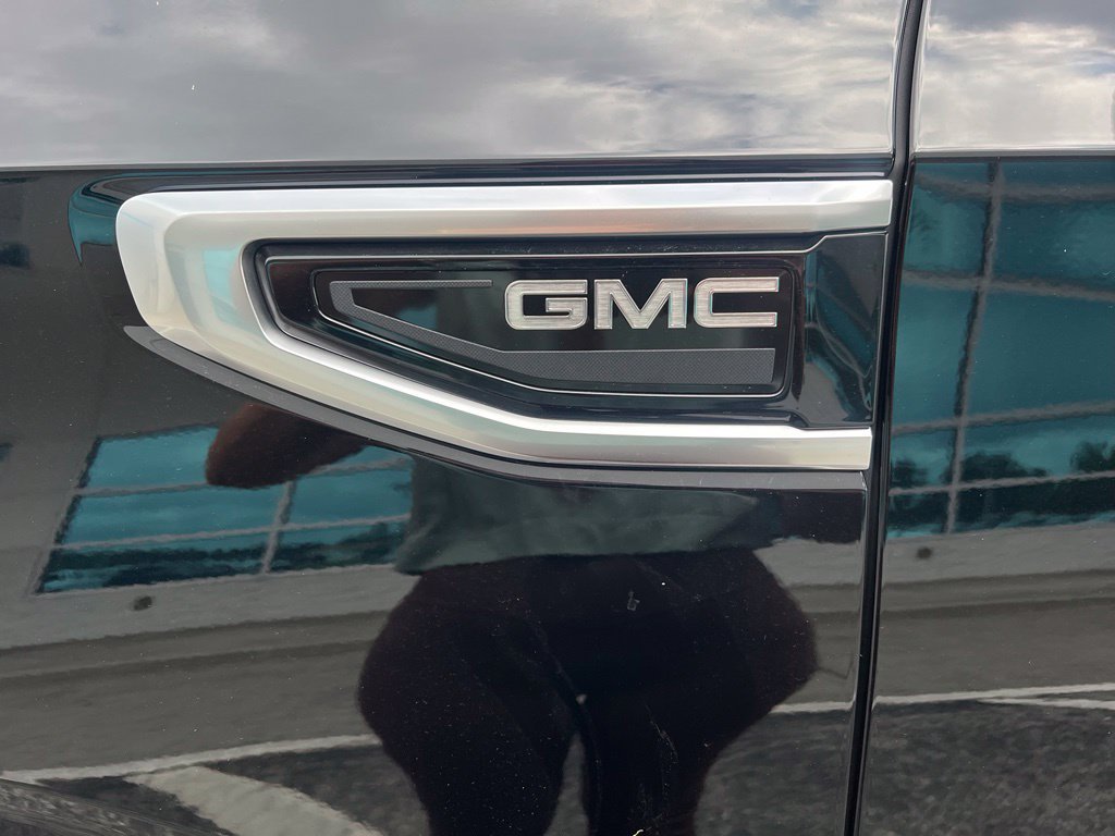 Used 2024 GMC Yukon Denali w/ Advanced Technology Package AWD/4WD image 6