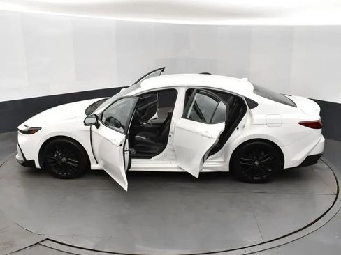 Used 2025 Toyota Camry SE FWD image 7