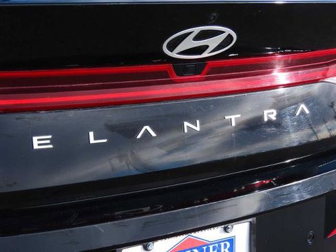 Used 2024 Hyundai Elantra Limited image 11