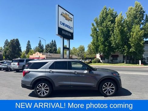 Used 2025 Ford Explorer ST-Line AWD/4WD image 1