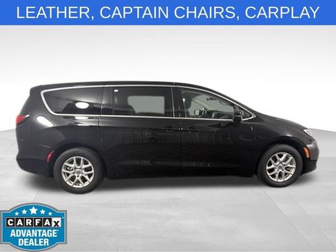 Used 2024 Chrysler Pacifica Touring-L FWD image 3