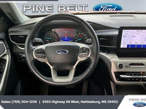 Used 2022 Ford Explorer XLT w/ Equipment Group 202A image 5